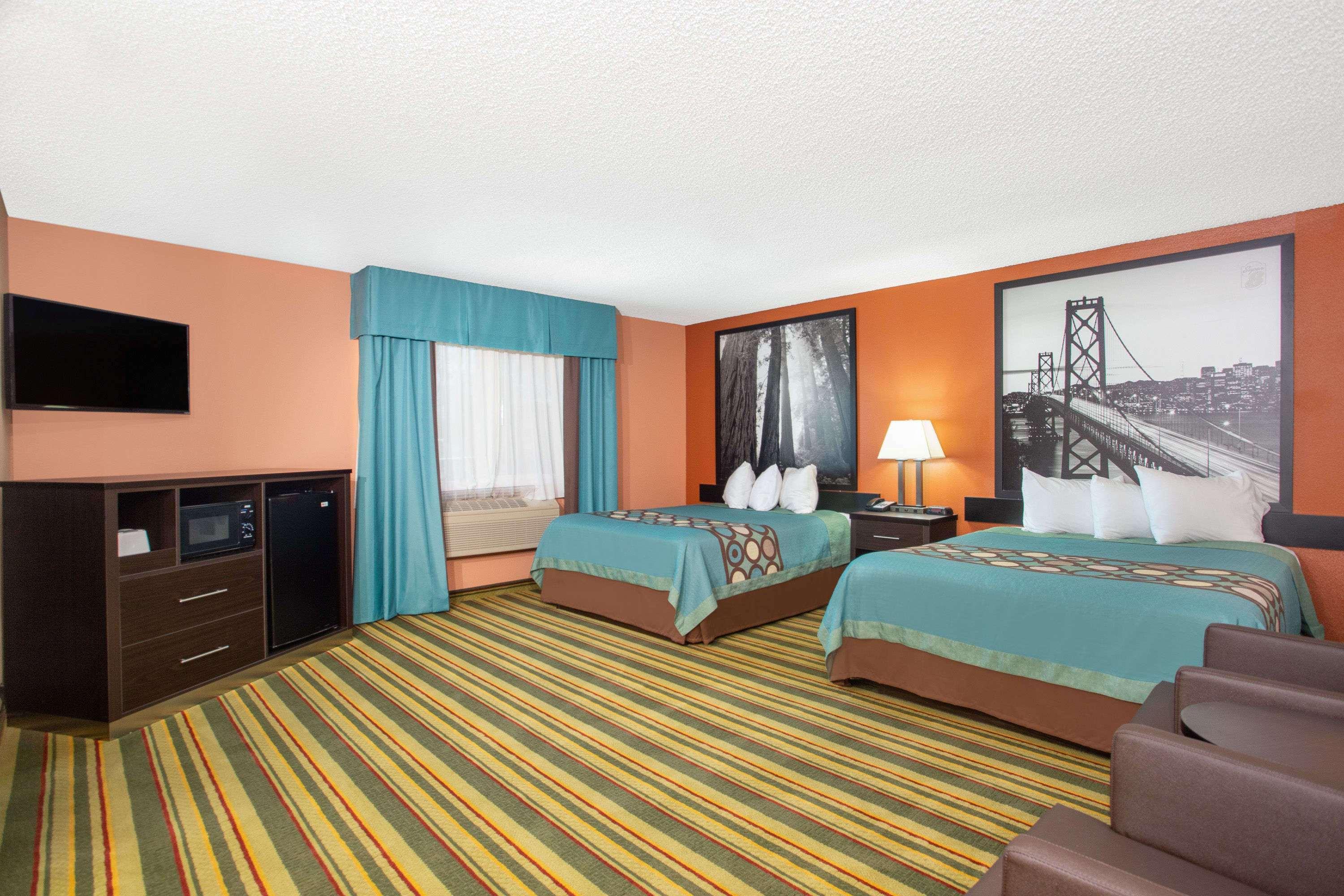Super 8 By Wyndham Chico Hotel Exterior photo